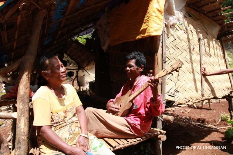 A Tagbanua Couple Singing. Photo by Al Linsangan.