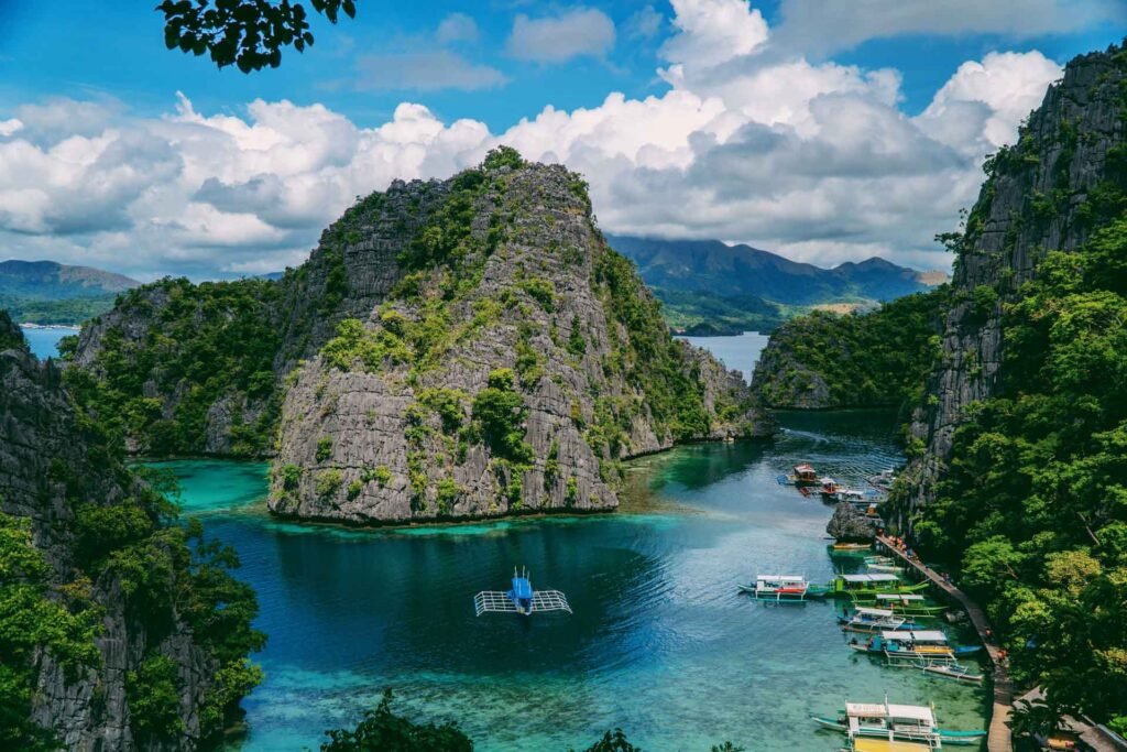 Kayangan Lake